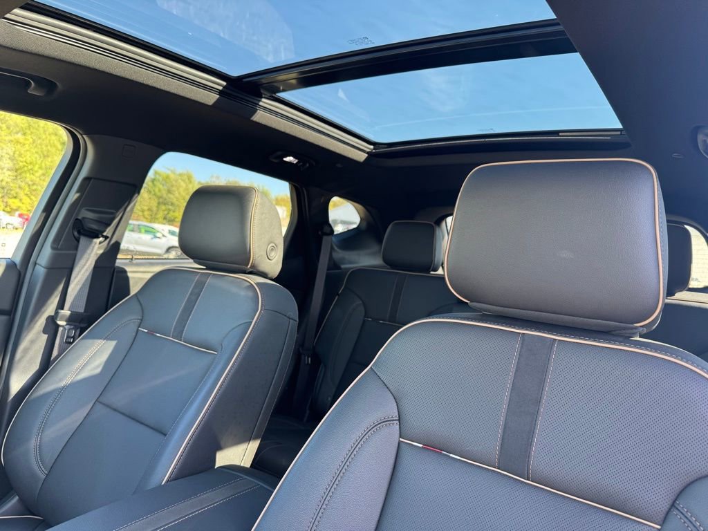 2025 Chevrolet Blazer Premier photo 2