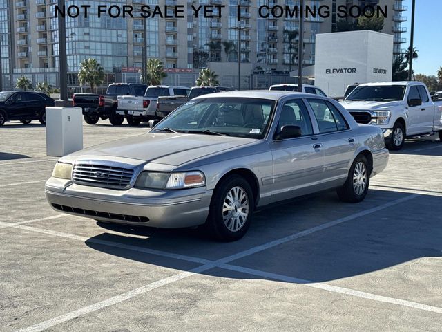 2004 Ford Crown Victoria LX's photo