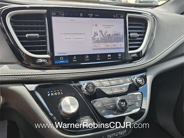 2025 Chrysler Pacifica photo 16