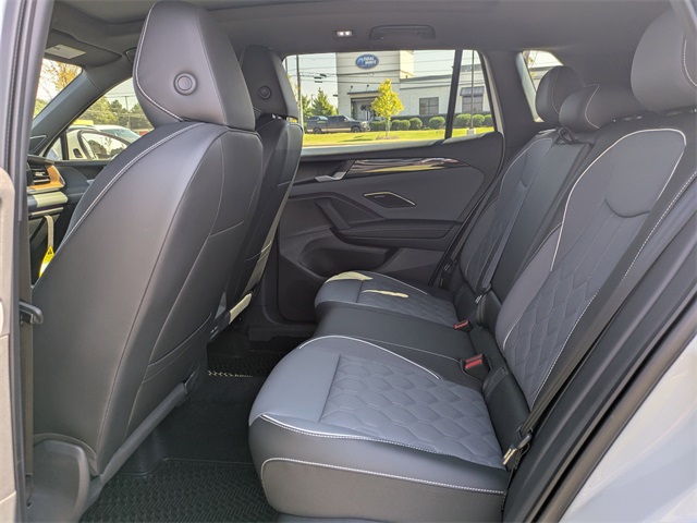2025 Volkswagen Tiguan SEL R-Line Black photo 12