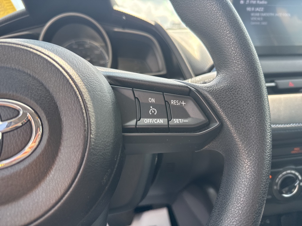 2020 Toyota Yaris LE photo 13