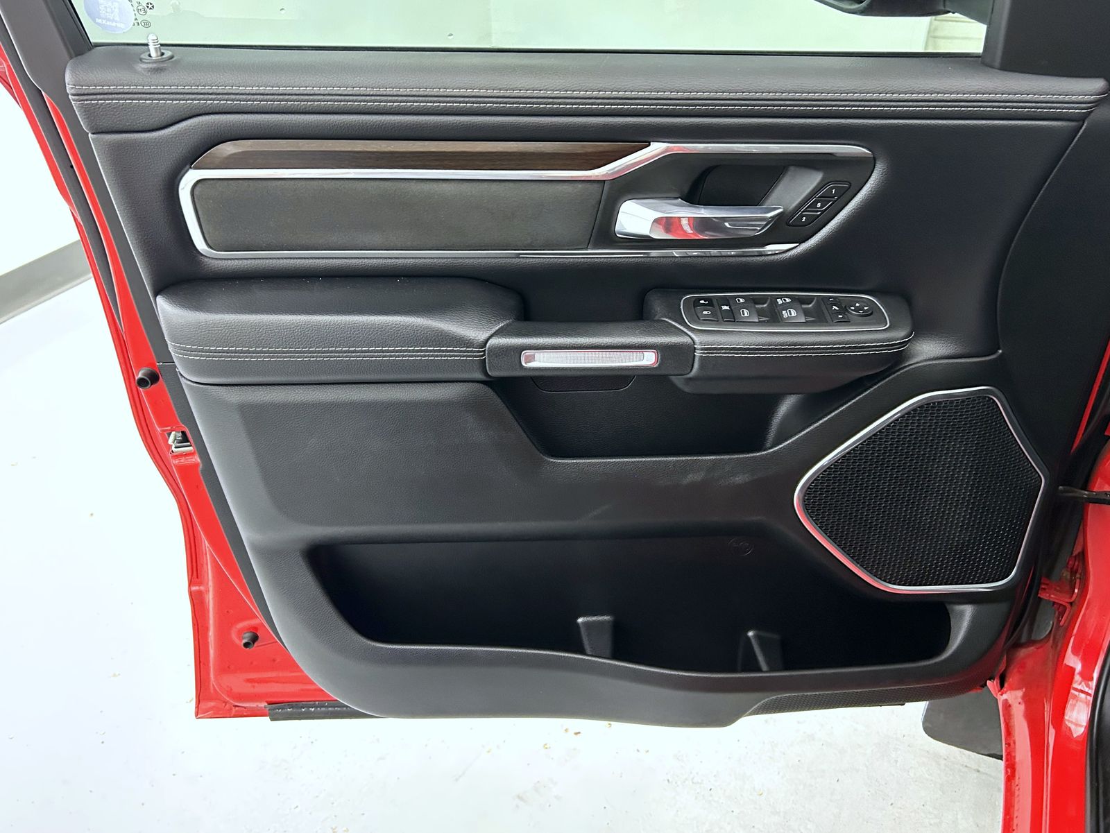 2022 Ram 1500 Laramie photo 9