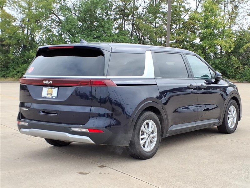 2024 Kia Carnival LX photo 4