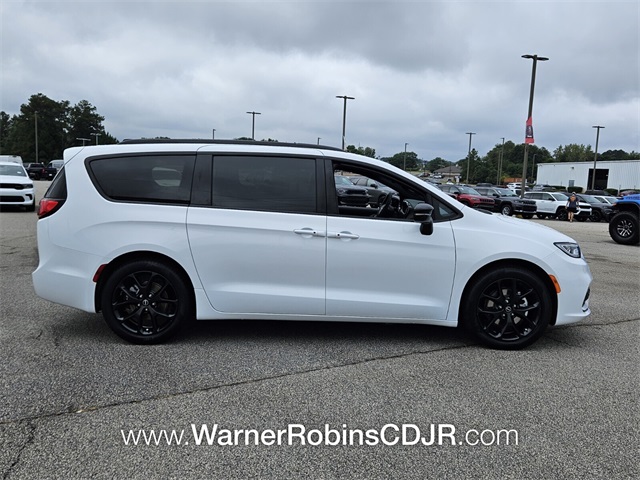 2026 Chrysler Pacifica Limited photo 14