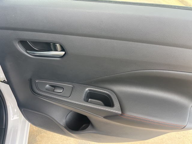 2025 Nissan Versa 1.6 SR photo 22