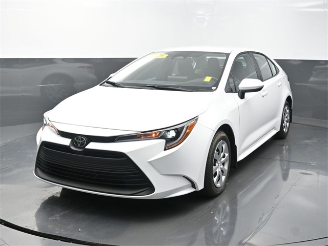 2025 Toyota Corolla LE's photo