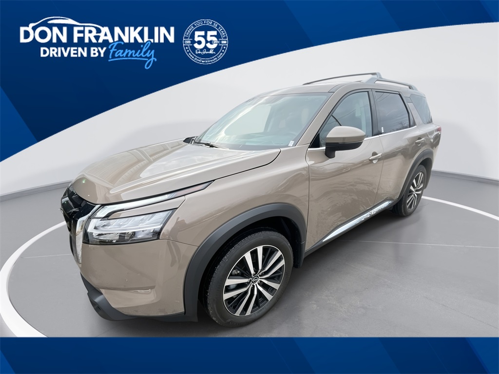 2024 Nissan Pathfinder Platinum's photo
