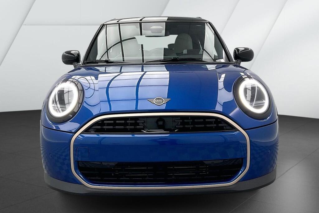 2025 Mini Cooper 2 Door Hardtop photo 2