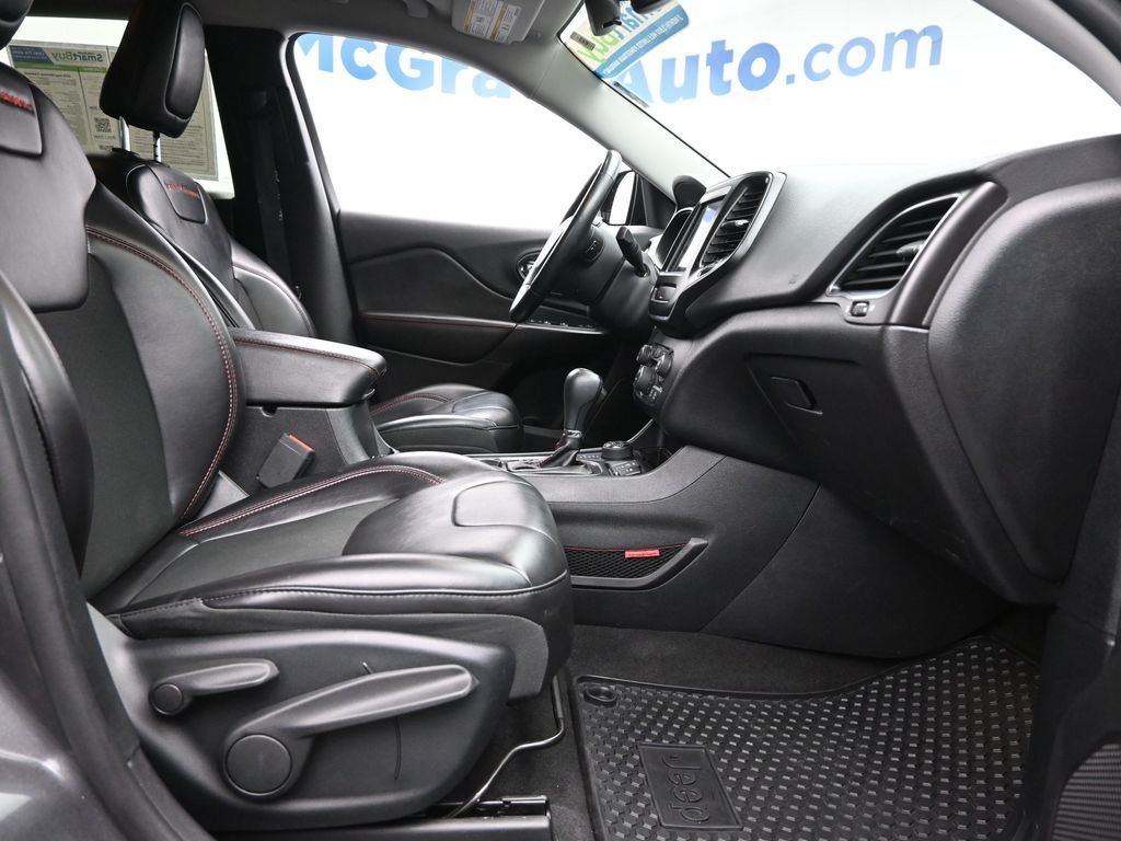 2019 Jeep Cherokee Trailhawk photo 5