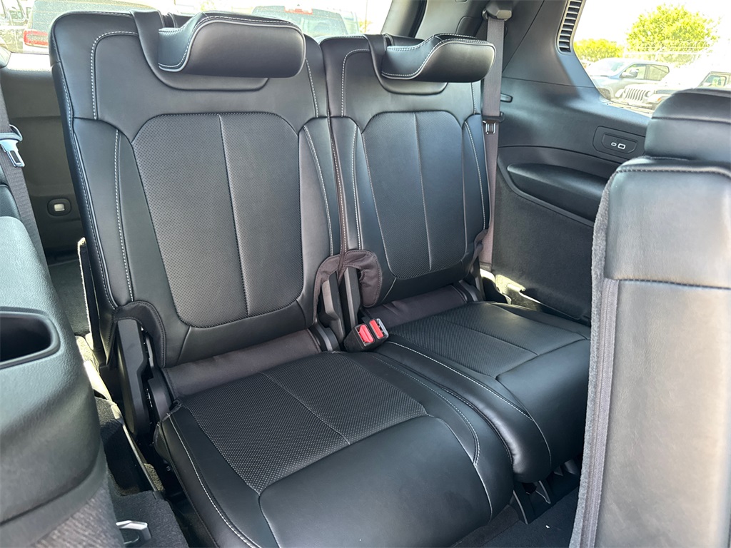 2025 Jeep Grand Cherokee Overland photo 17