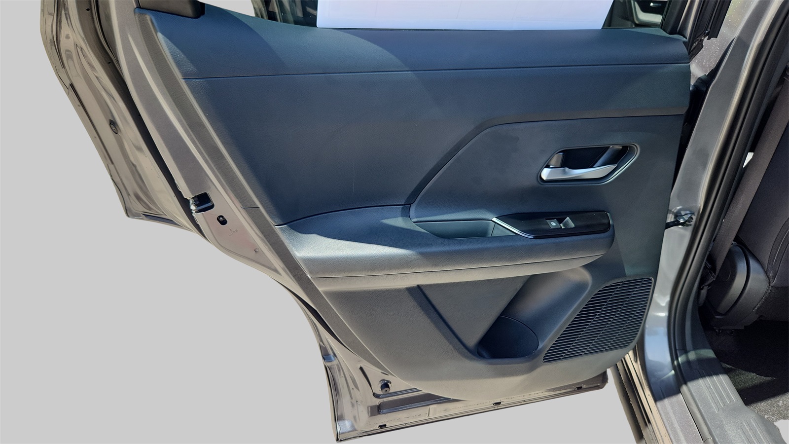 2025 Nissan Kicks SV photo 17