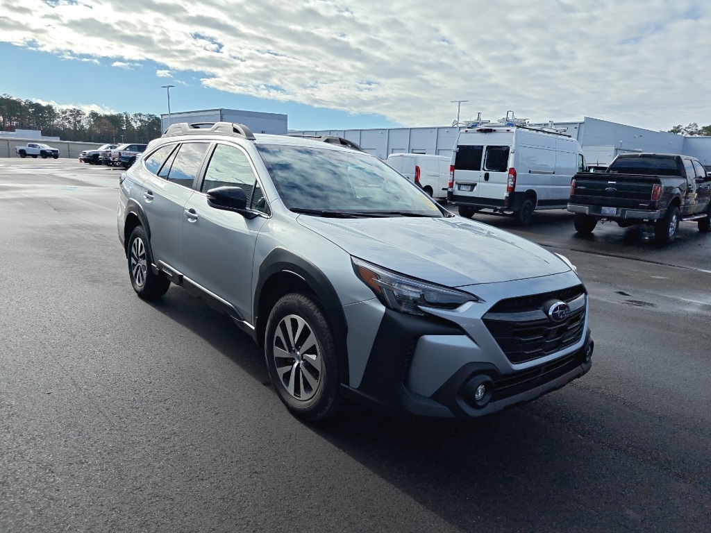 2025 Subaru Outback Premium's photo