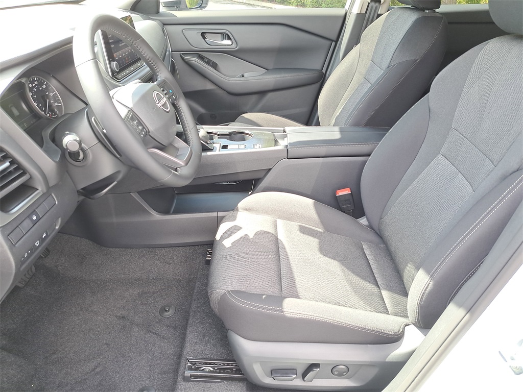 2026 Nissan Rogue SV photo 18