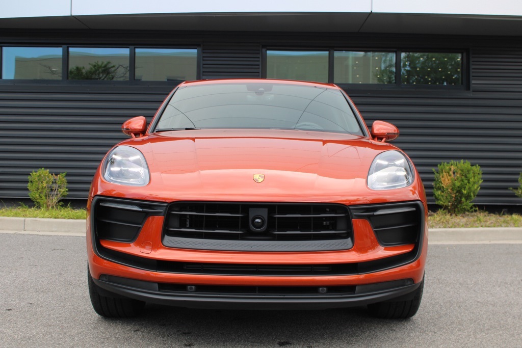2024 Porsche Macan T photo 10