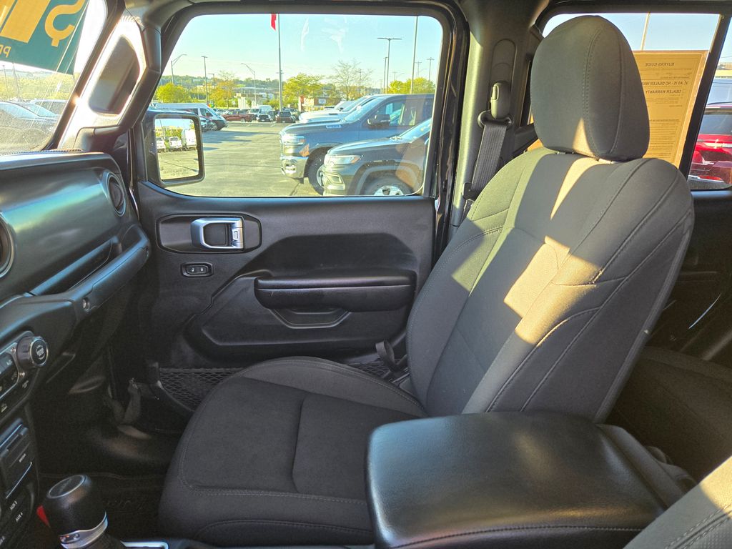2021 Jeep Gladiator Sport photo 21
