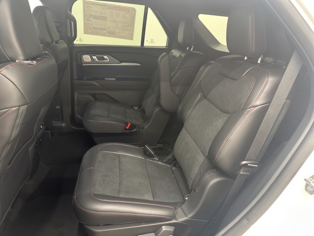 2025 Ford Explorer ST photo 29