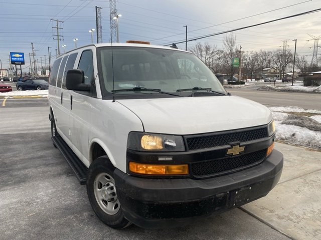 2023 Chevrolet Express Passenger LS's photo