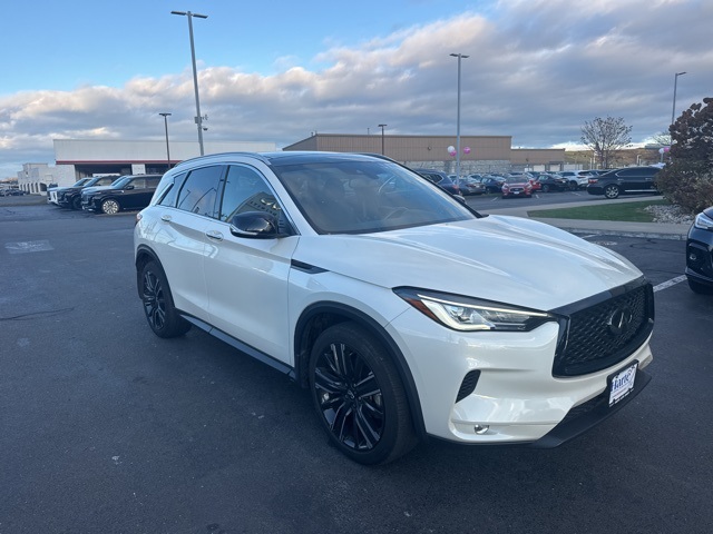 2022 Infiniti QX50 Luxe photo 3