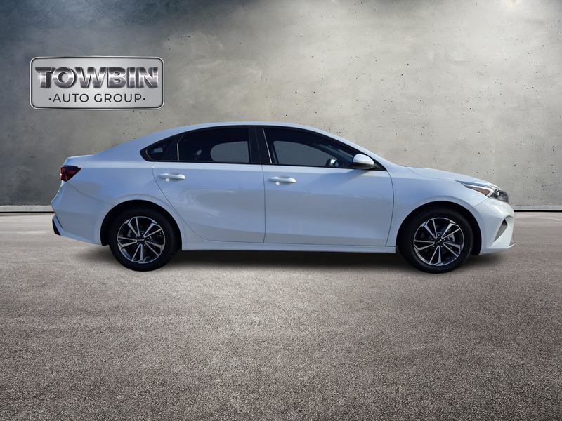 2022 Kia Forte LXS photo 3