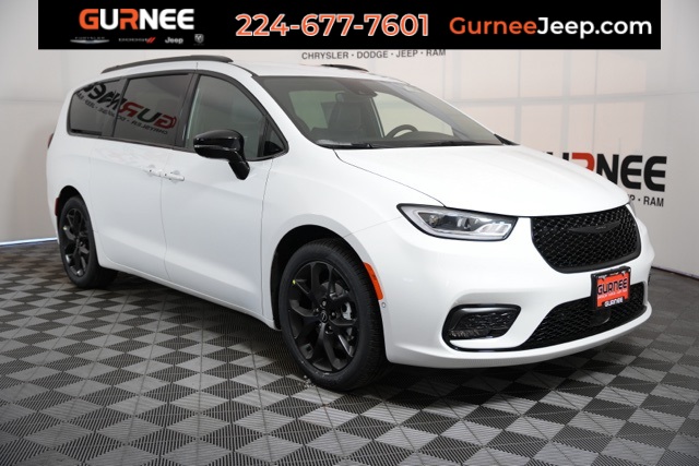 2026 Chrysler Pacifica Select's photo