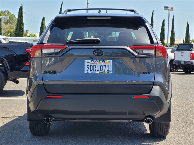 2022 Toyota RAV4 XLE photo 4