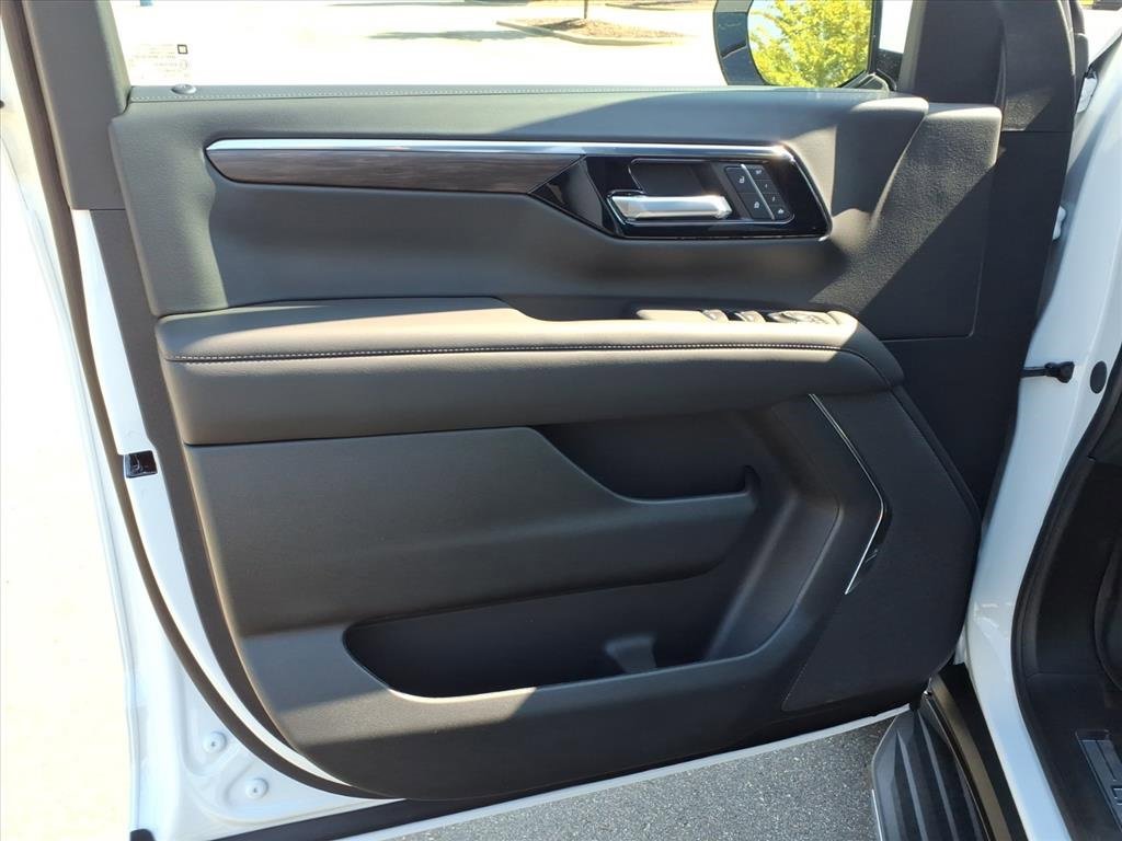 2025 Chevrolet Tahoe LT photo 18