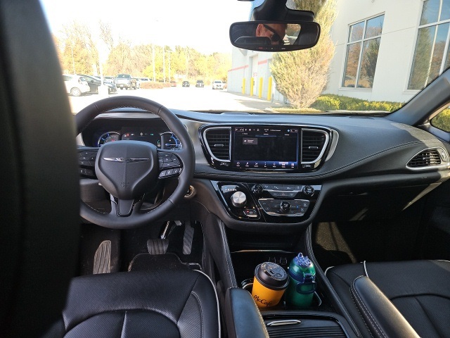 2022 Chrysler Pacifica Hybrid Limited photo 4