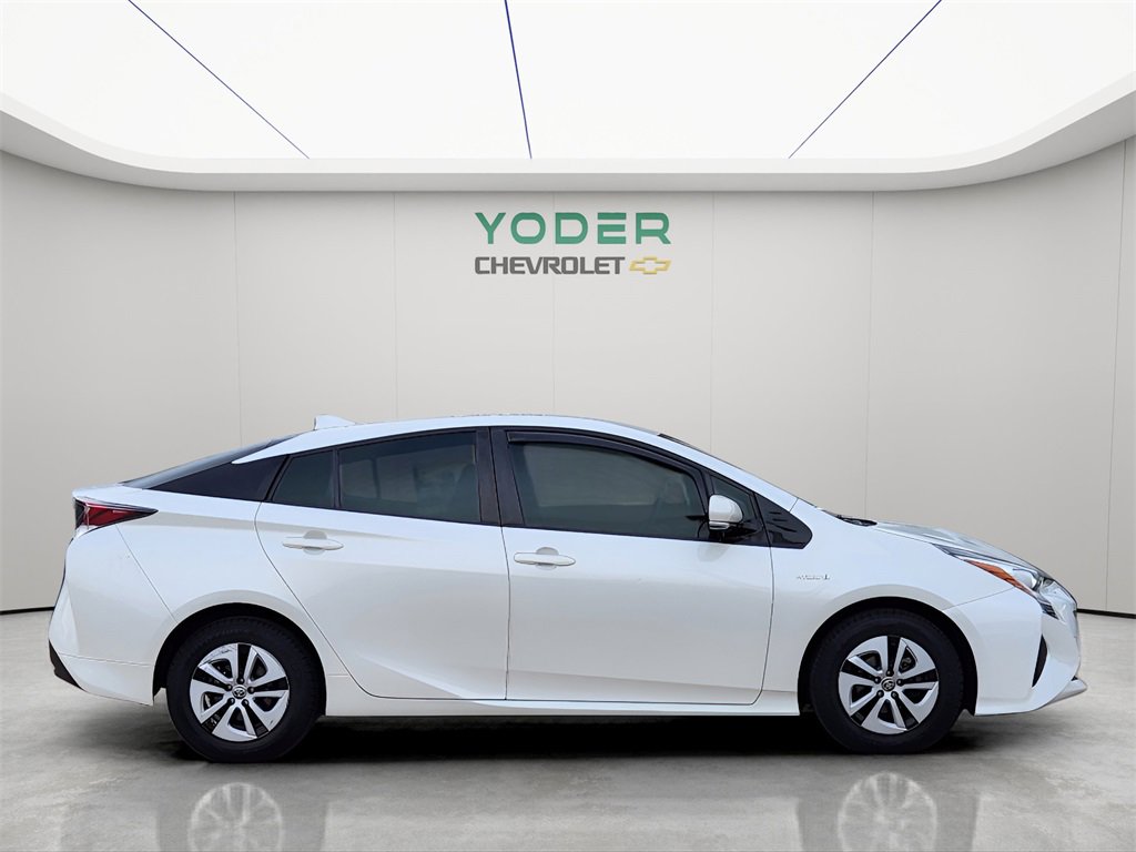 2017 Toyota Prius Four photo 4