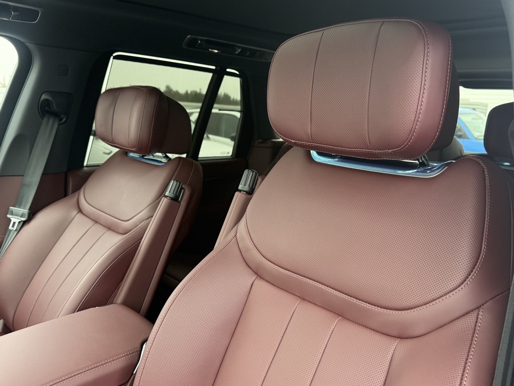 2025 Land Rover Range Rover Autobiography photo 3