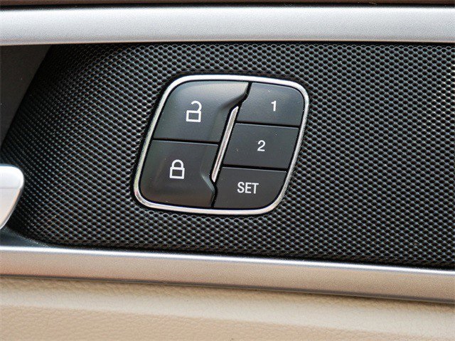 2017 Ford Fusion Energi Platinum photo 22