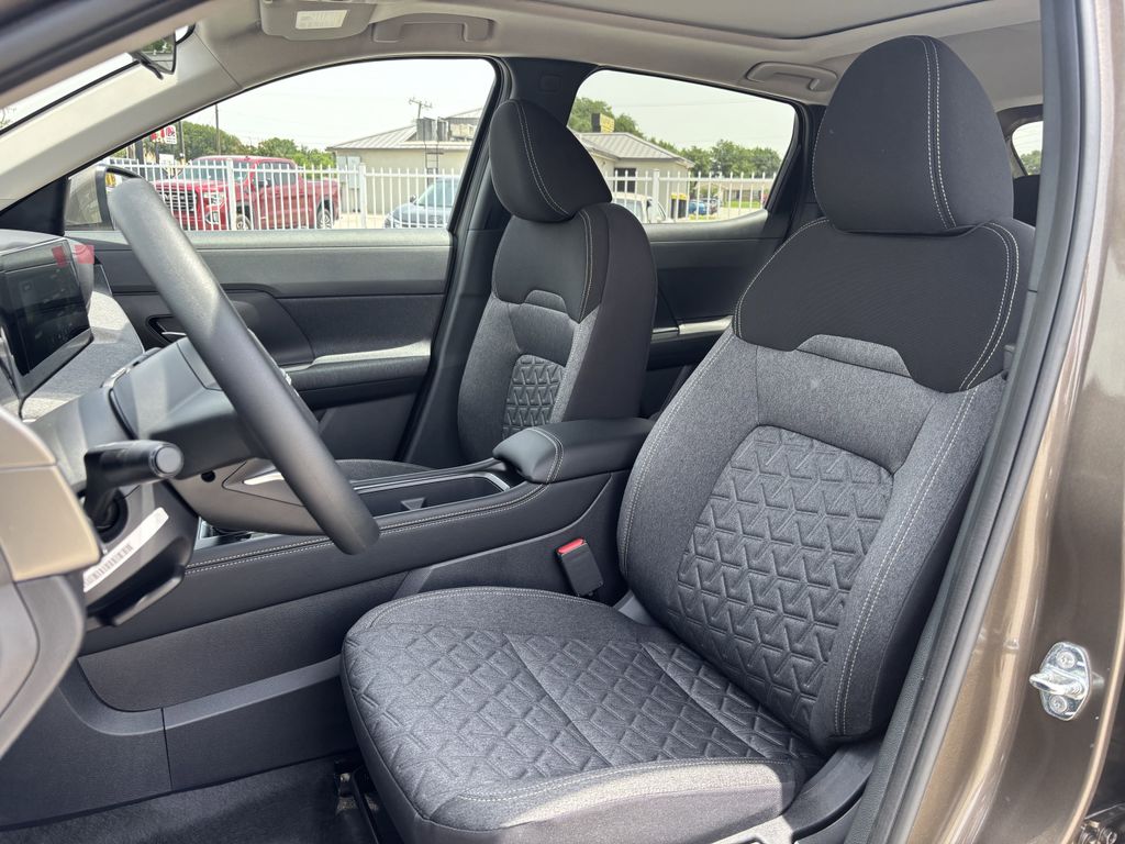 2025 Nissan Kicks SV photo 18