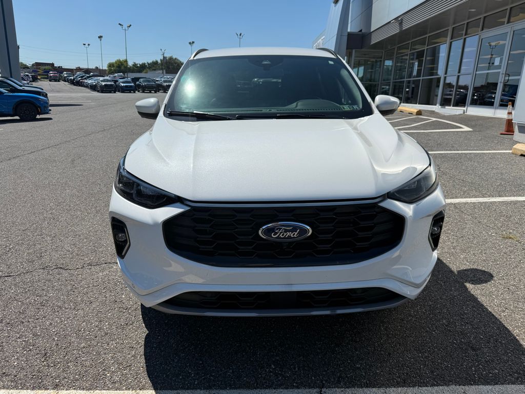 2023 Ford Escape ST-Line Elite photo 2