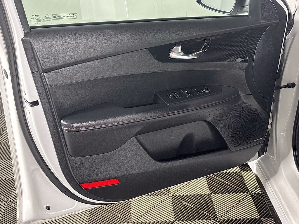 2023 Kia Forte GT photo 10