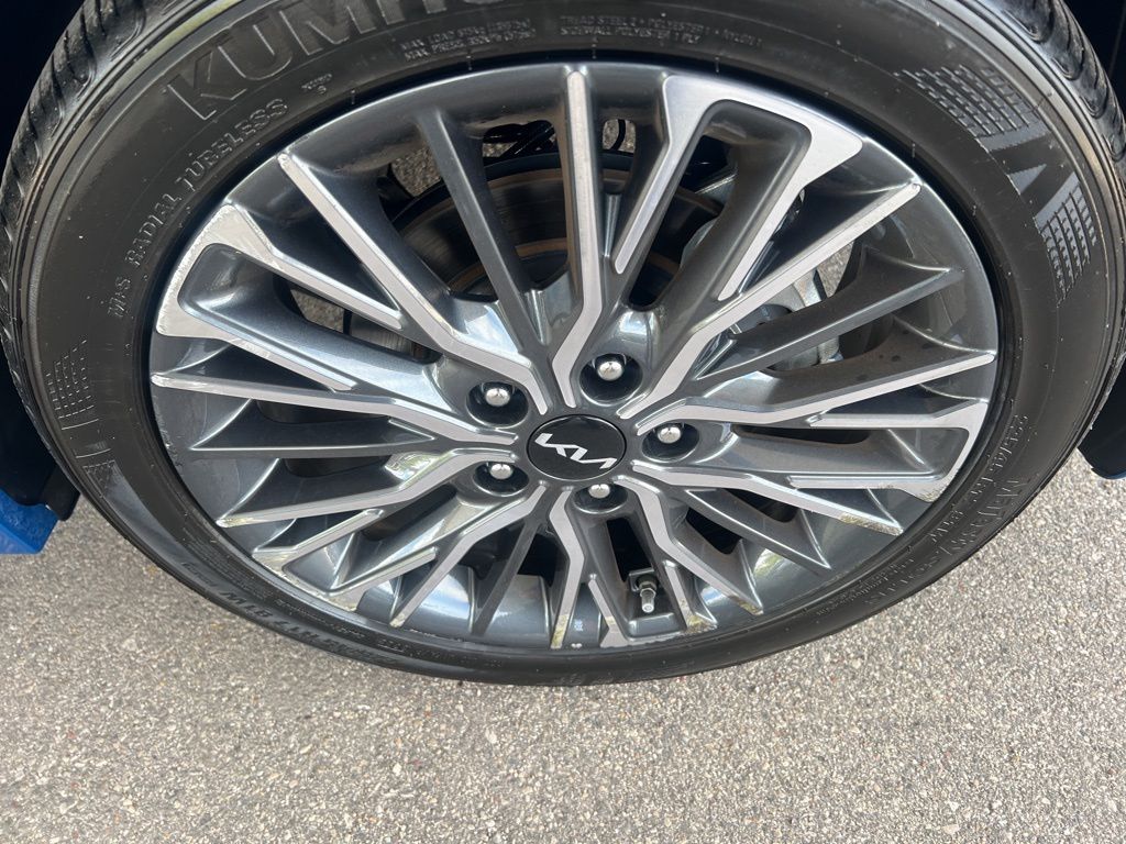 2023 Kia Forte GT-Line photo 38