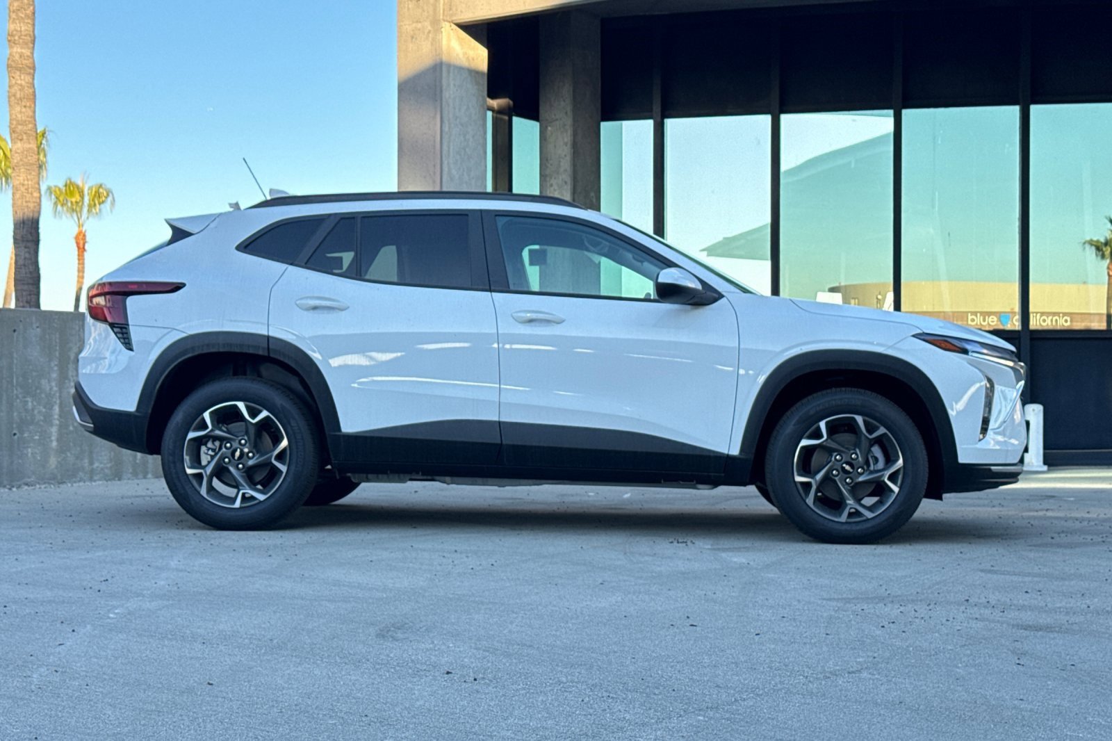 2025 Chevrolet Trax LT photo 3