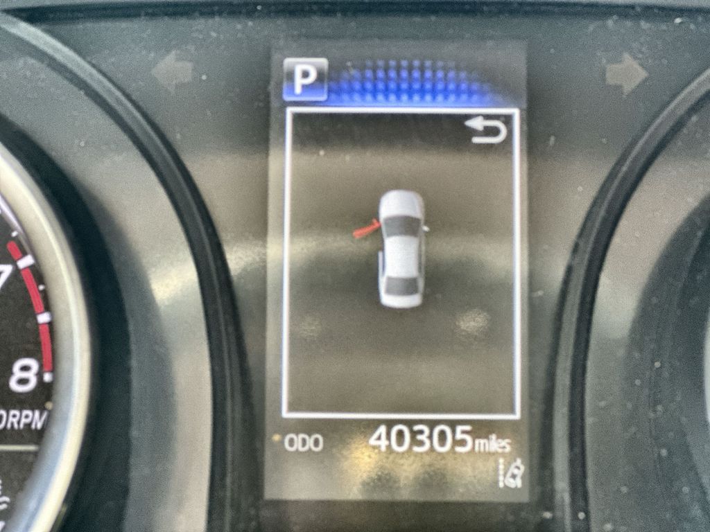 2023 Toyota Camry LE photo 3