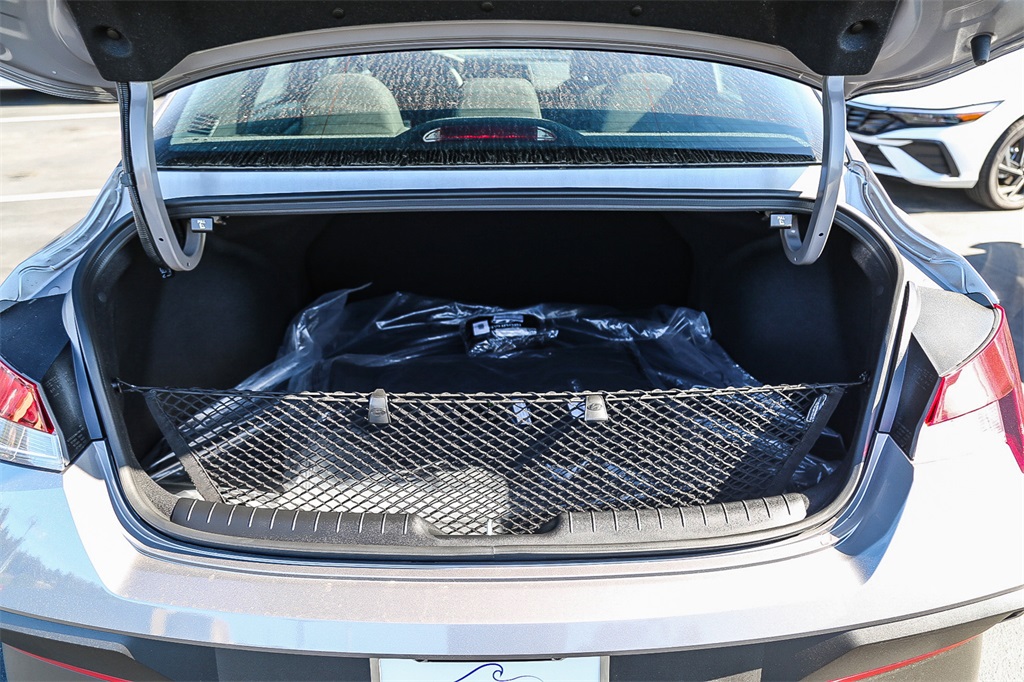 2025 Hyundai Elantra SEL Sport photo 11