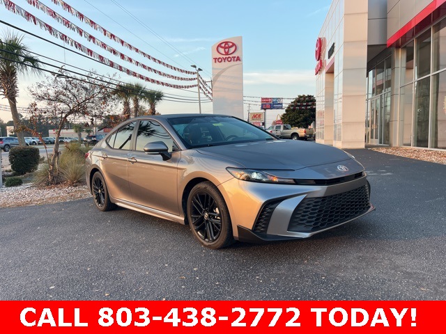 2025 Toyota Camry SE's photo