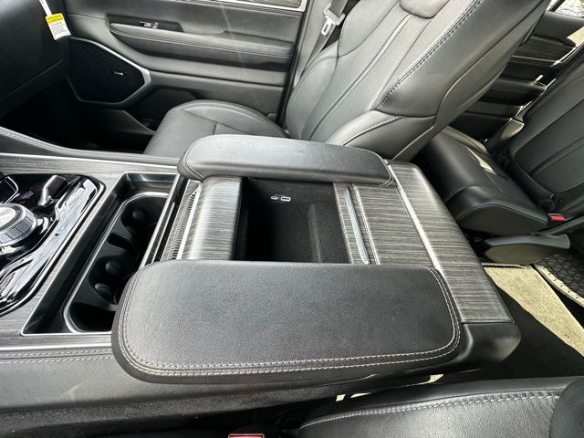 2024 Jeep Wagoneer L Series III photo 22
