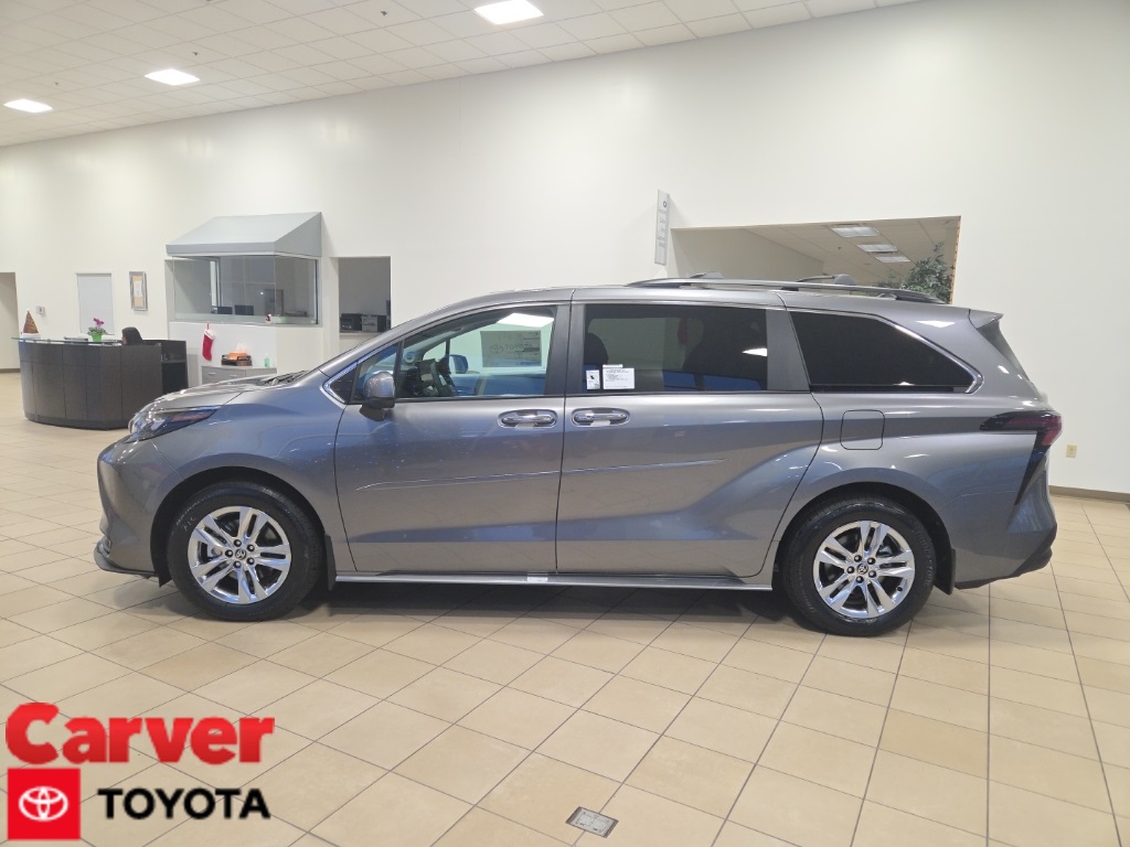 2026 Toyota Sienna XLE's photo