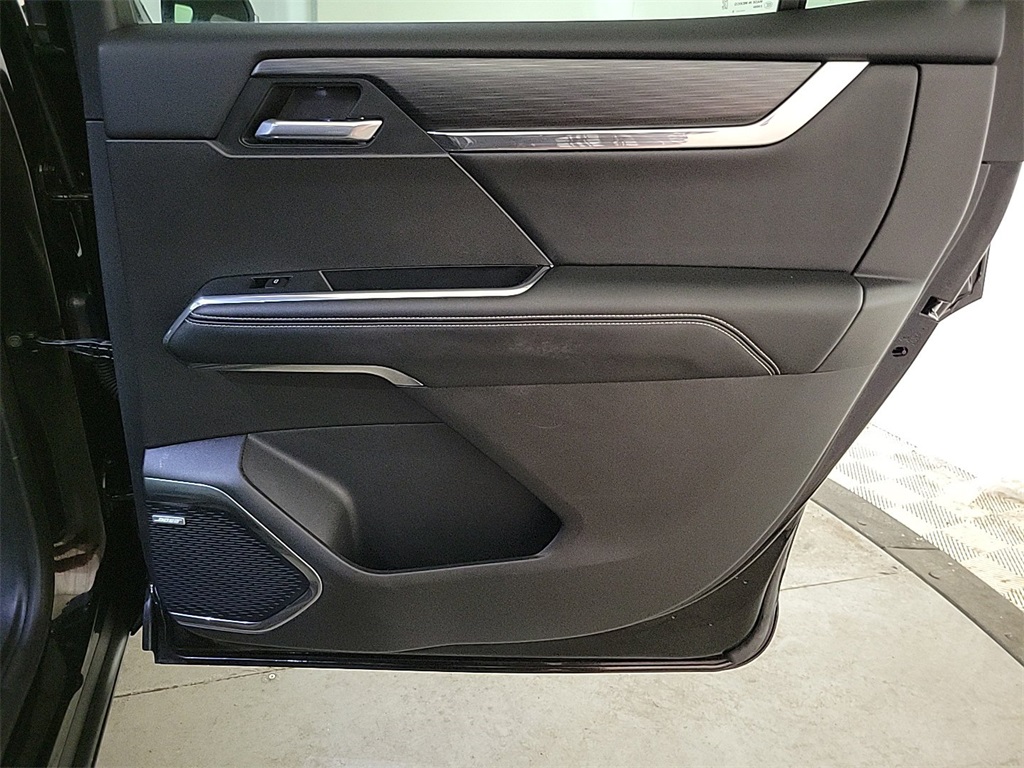 2025 GMC ACADIA - Image 25