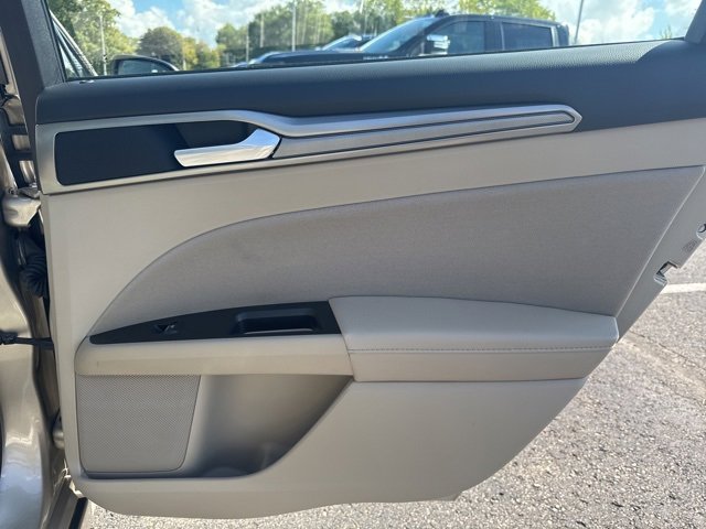 2017 Ford Fusion SE photo 19
