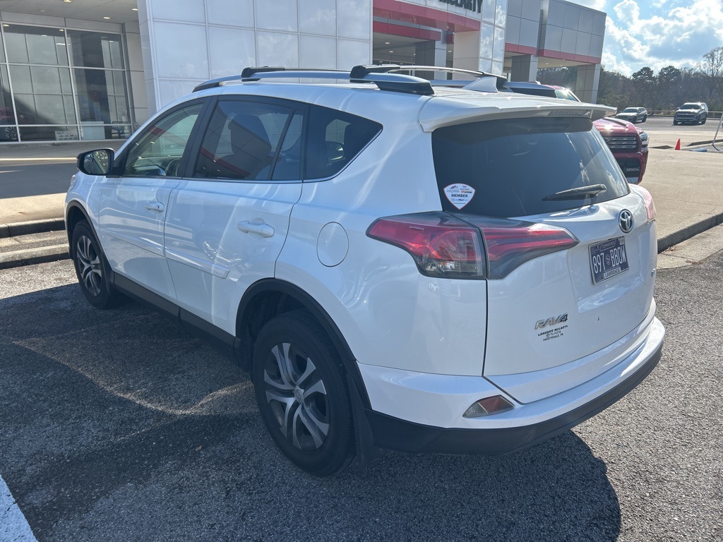 2016 Toyota RAV4 LE photo 2