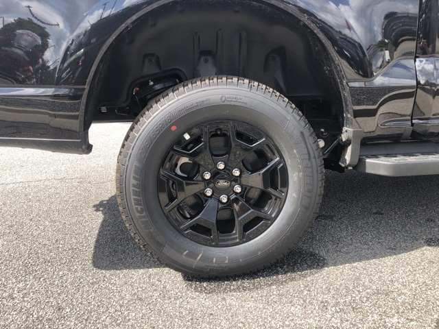 2025 Ford F-150 Lightning XLT photo 9