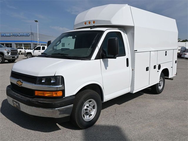 2025 Chevrolet Express Cutaway Base's photo