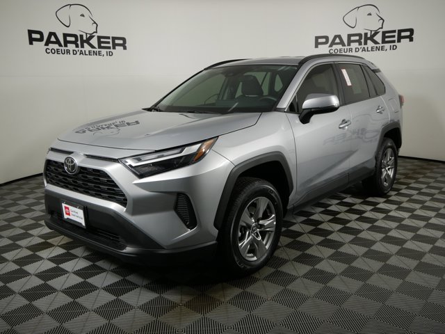 2024 Toyota RAV4 XLE's photo