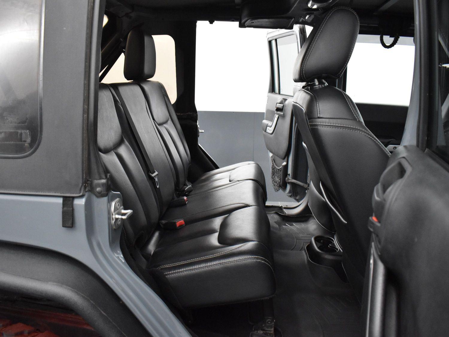 2015 Jeep Wrangler Unlimited Rubicon Hard Rock photo 25