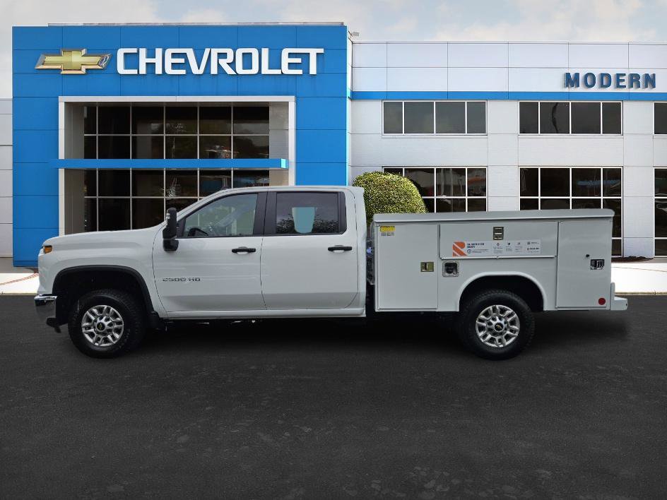 2025 Chevrolet Silverado 2500HD photo 2