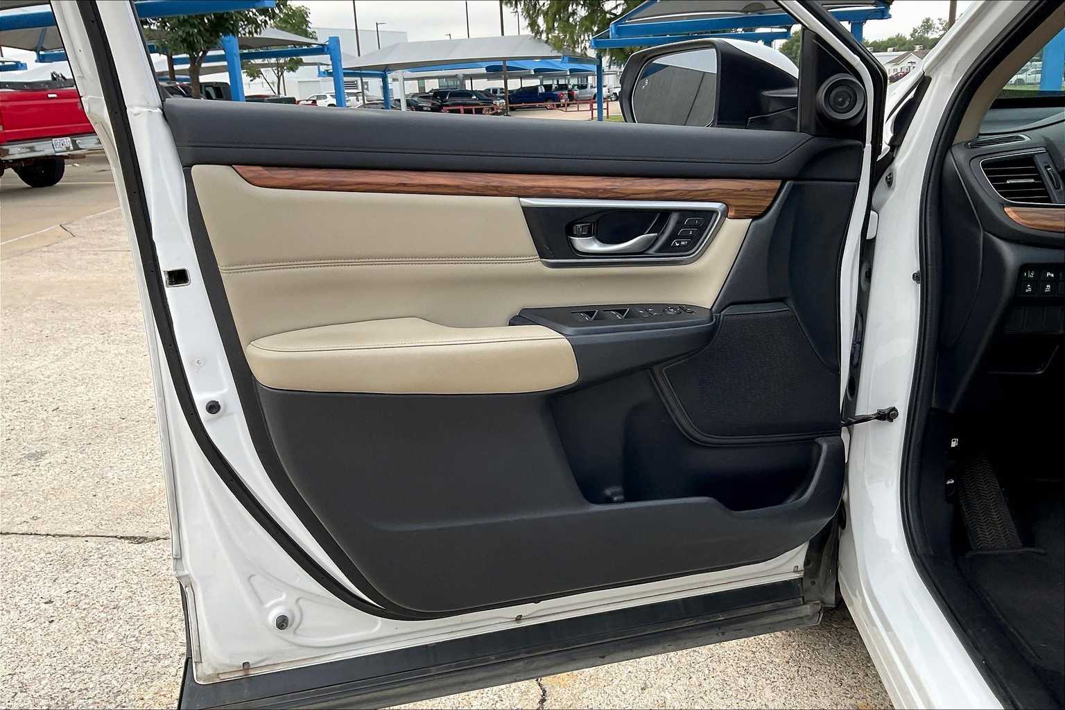 2022 Honda CR-V Hybrid Touring photo 19