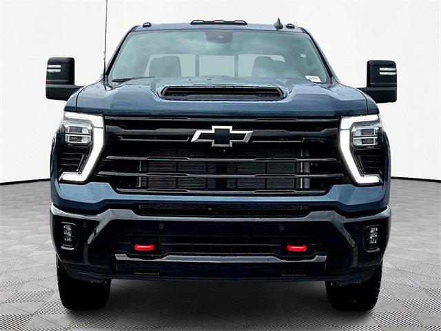 2025 Chevrolet Silverado 2500HD LT photo 2
